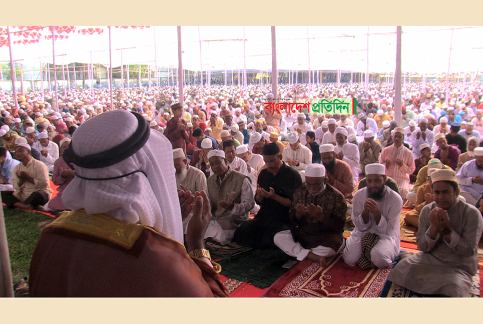 রংপুরে ঈদুল ফিতরের জামাত অনুষ্ঠিত


