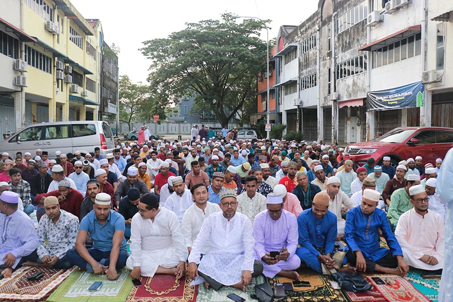 মালয়েশিয়া কেপং বাংলাদেশি মসজিদের উদ্যোগে ঈদ জামাত অনুষ্ঠিত