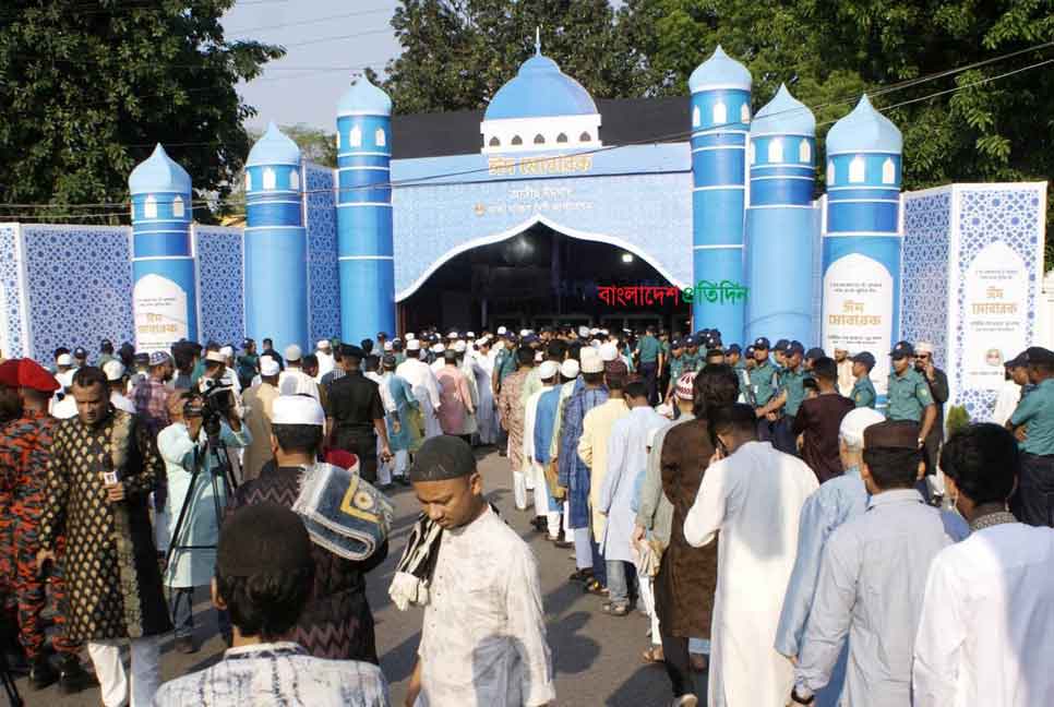 জাতীয় ঈদগাহে ঈদের প্রধান জামাত অনুষ্ঠিত