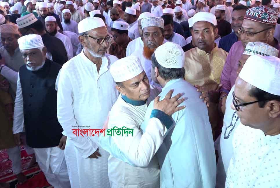 বরিশালে ঈদের প্রধান জামাত অনুষ্ঠিত 