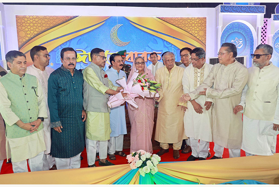 গণভবনে প্রধানমন্ত্রীর ঈদের শুভেচ্ছা বিনিময়


