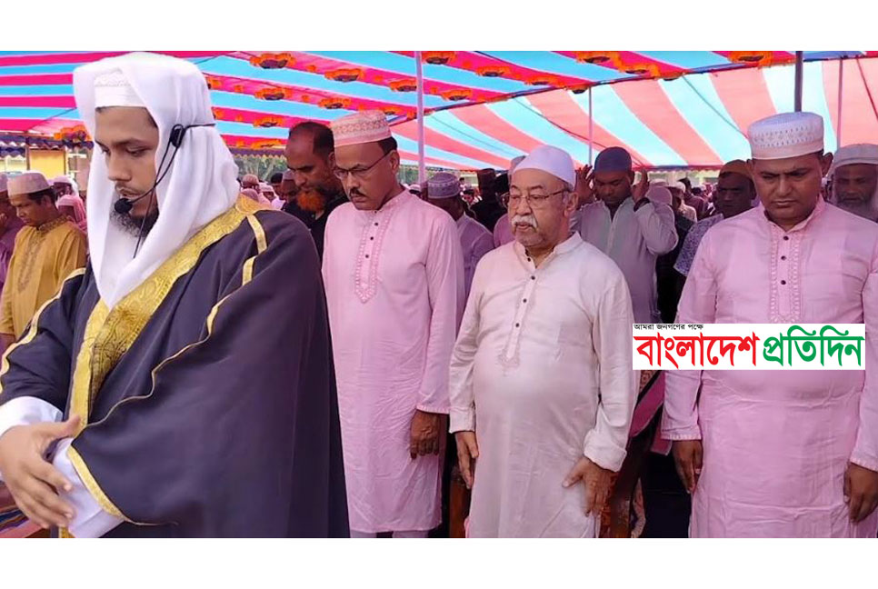 নরসিংদীতে 
নিজ এলাকায় ঈদের নামাজ আদায় করলেন শিল্পমন্ত্রী