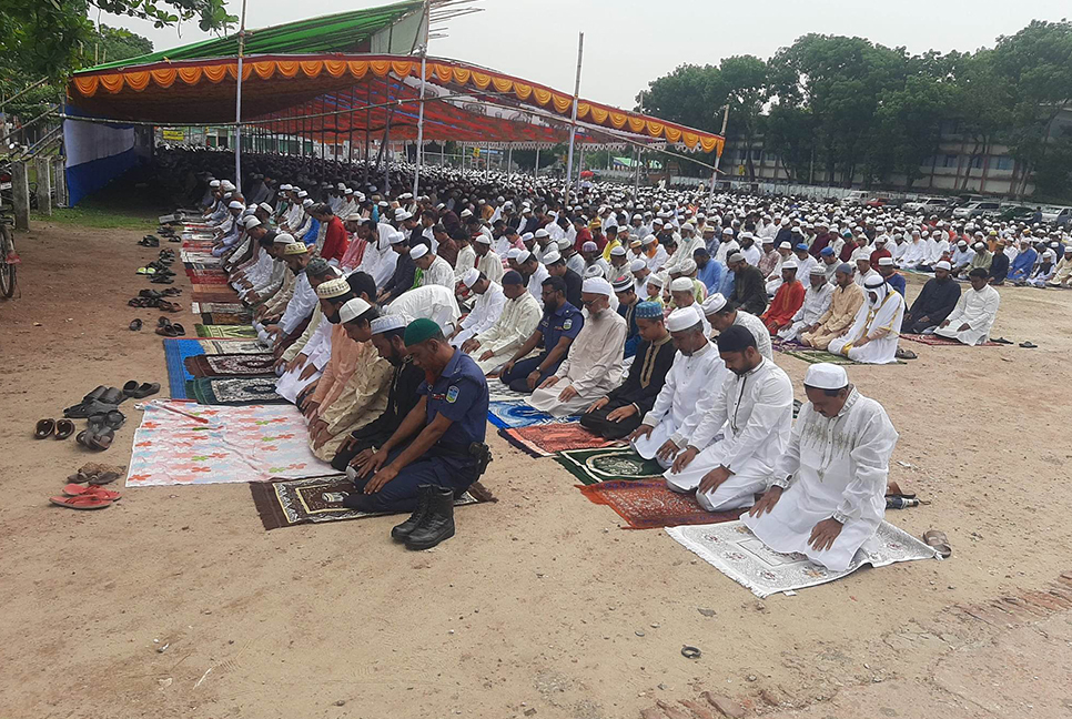 নেত্রকোনায় পবিত্র ঈদুল ফিতরের জামাত অনুষ্ঠিত