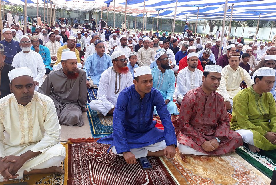 কুড়িগ্রামে কালেক্টরেট ঈদগাহ মাঠে ঈদের প্রধান জামাত অনুষ্ঠিত