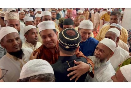 নোয়াখালীতে এমপি একরাম চৌধুরীর ঈদের শুভেচ্ছা বিনিময় ও নামাজ আদায়