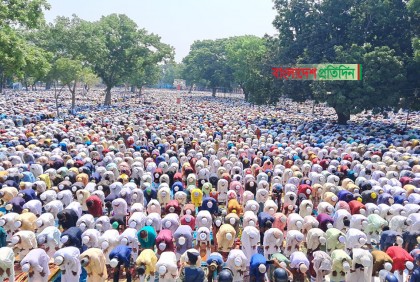শোলাকিয়ায় লাখো মুসল্লির নামাজ আদায়

