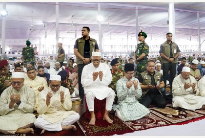 জাতীয় ঈদগাহে রাষ্ট্রপতির ঈদুল ফিতরের নামাজ আদায়

