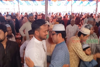 মাগুরায় সাকিবের ঈদের নামাজ আদায়