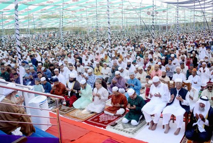 খুলনায় পবিত্র ঈদুল ফিতরের নামাজ অনুষ্ঠিত