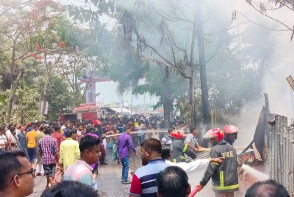 মোরেলগঞ্জে ভাঙ্গারি গুদামে আগুন