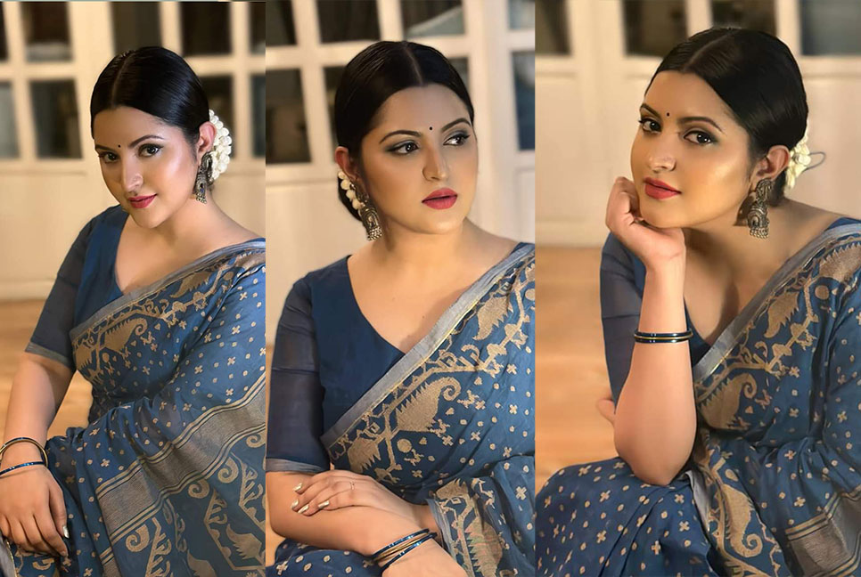 পরীমণিকে সেরা অভিনেত্রীর পুরস্কার দিলো আনন্দবাজার