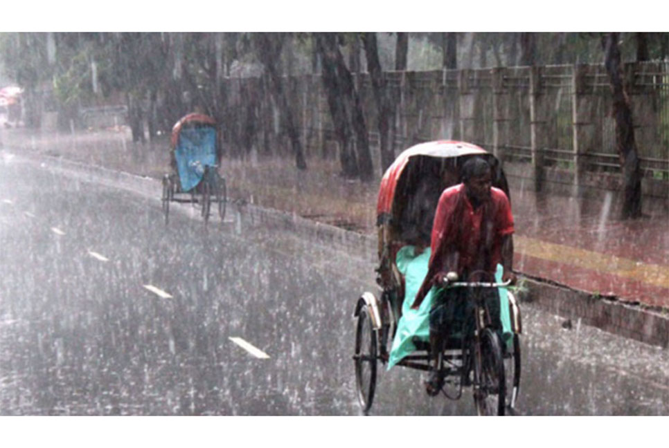 বৃষ্টির পরে রাজধানীতে কমেছে তাপমাত্রা