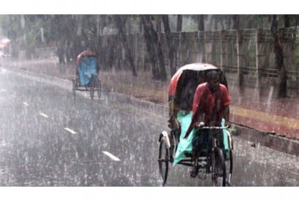 বৃষ্টির পরে রাজধানীতে কমেছে তাপমাত্রা