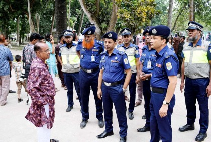 রংপুর চিড়িয়াখানায় টুরিস্ট পুলিশের সচেতনতামূলক কার্যক্রম