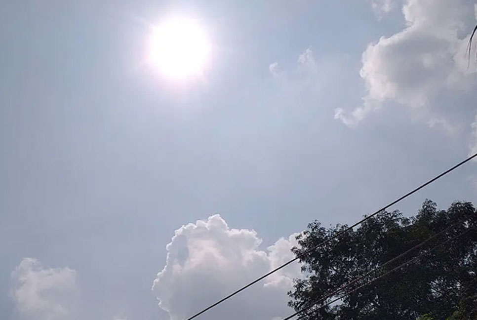 বৃষ্টিপাতের আভাস থাকলেও বাড়তে পারে তাপমাত্রা 