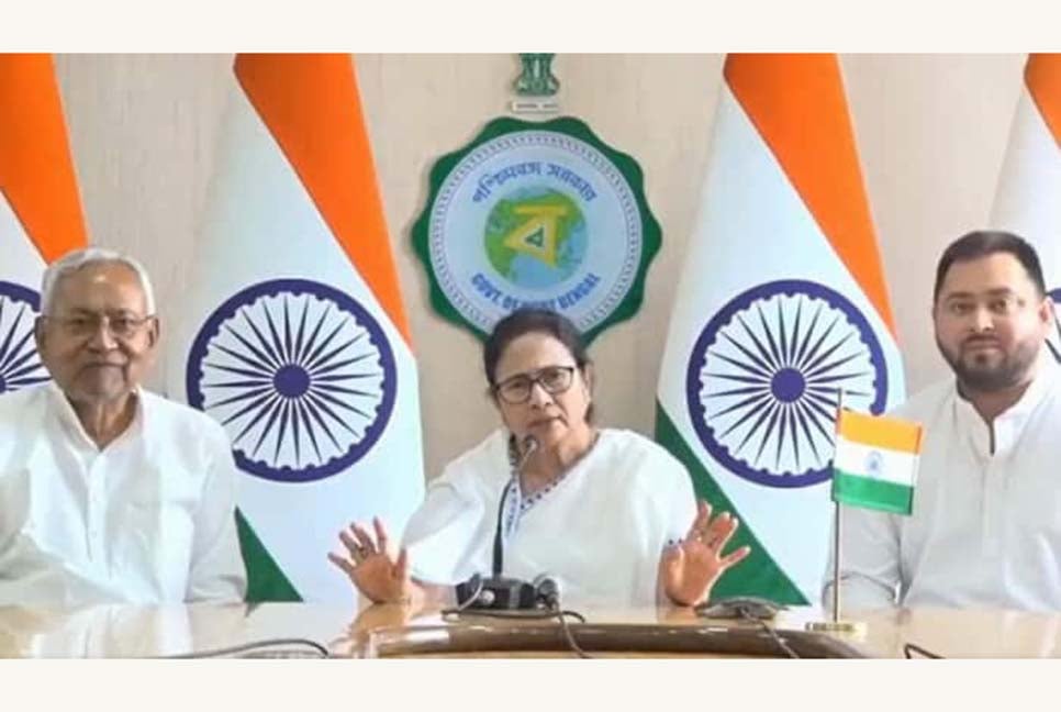 ভারতের লোকসভা নির্বাচনের আগে বৈঠকে মমতা-নীতিশ-তেজস্বী 

