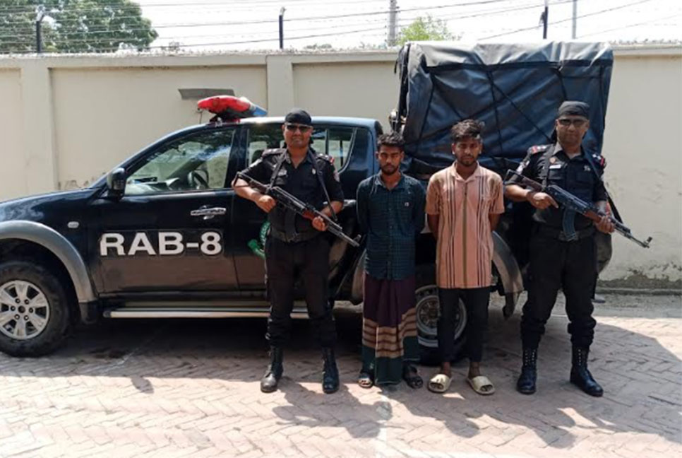 বোয়ালমারীতে কিশোর গ্যাংয়ের ২ সদস্য আটক