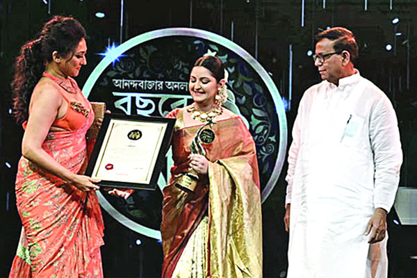 কলকাতায় সম্মানিত পরীমণি