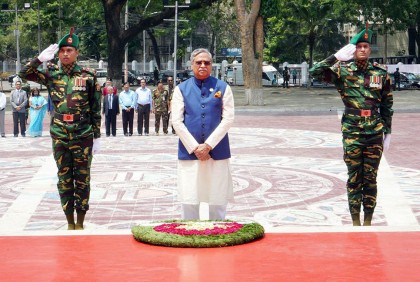 জাতীয় স্মৃতিসৌধে বীর শহীদদের প্রতি নতুন রাষ্ট্রপতির শ্রদ্ধা 