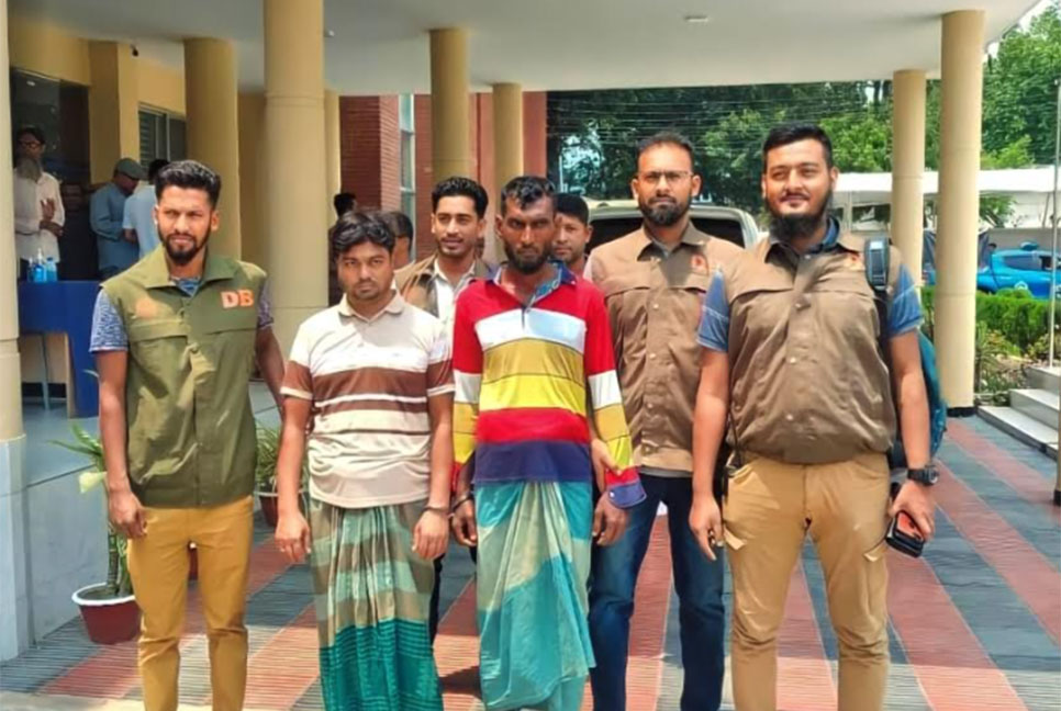 বেনাপোল সীমান্তে অস্ত্র-গুলিসহ গ্রেফতার ২