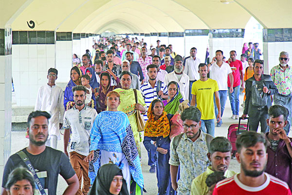 ঢাকায় ফিরছে মানুষ এখনো শহর ফাঁকা