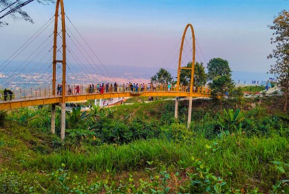 পর্যটকদের ভিড়ে উৎসবমুখর খাগড়াছড়ি