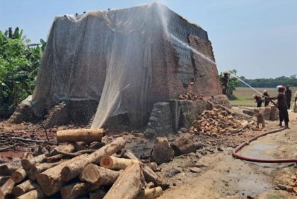 মোরেলগঞ্জে ধ্বংস করা হলো আওয়ামী লীগ নেতার ইটভাটা 