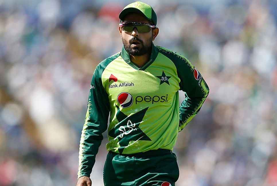 ‘বাবর জানেই না কিভাবে নেতৃত্ব দিতে হয়’