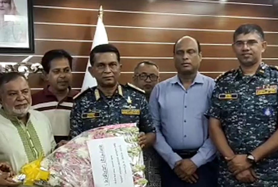 পায়রা বন্দরের নতুন চেয়ারম্যানকে বরণ, বিদায়ী চেয়ারম্যানকে সংবর্ধনা

