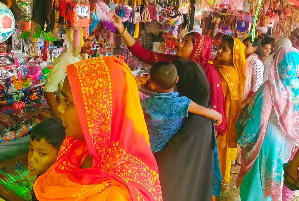 বগুড়ায় বউমেলায় নারীদের ঢল

