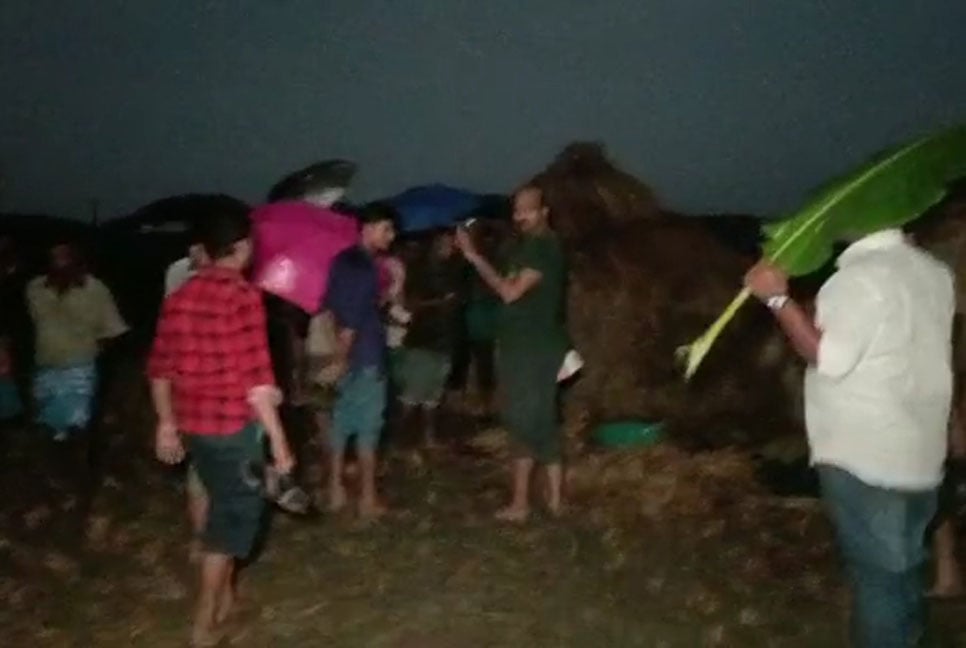 পশ্চিমবঙ্গে বজ্রপাতে ১৬ জনের মৃত্যু  

