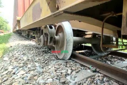 ব্রাহ্মণবাড়িয়ায় গরমে বেঁকে গেছে লাইন, রেল যোগাযোগ বন্ধ