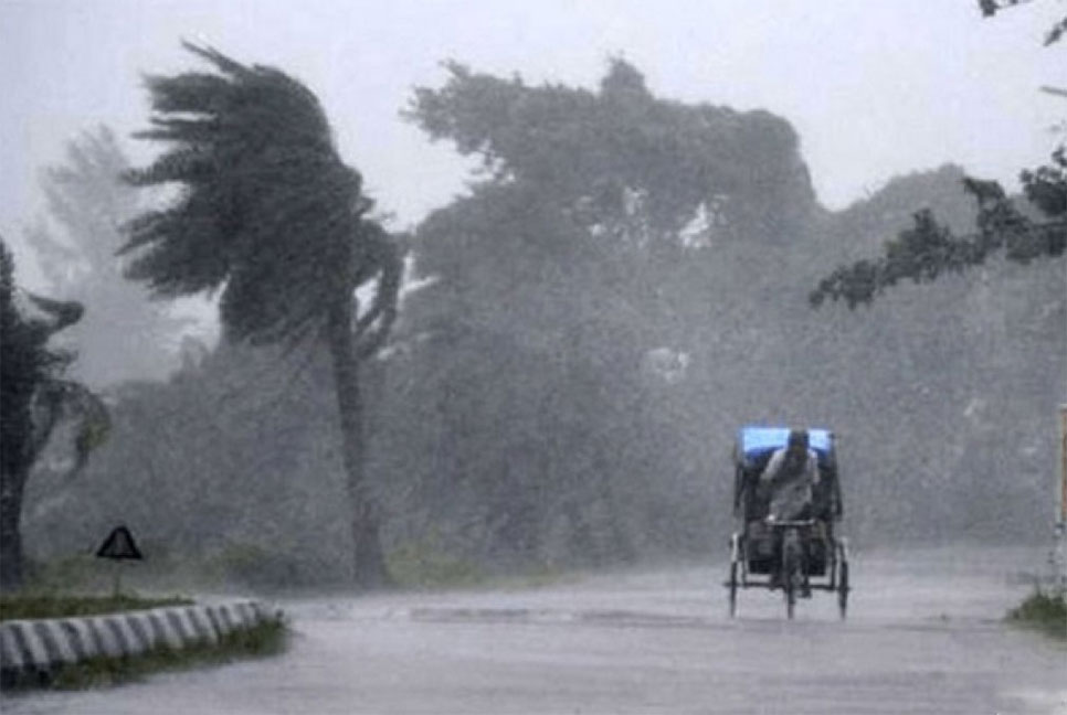 ১২ অঞ্চলে ঝড়ের আভাস, নদীবন্দরে সতর্কতা সংকেত
