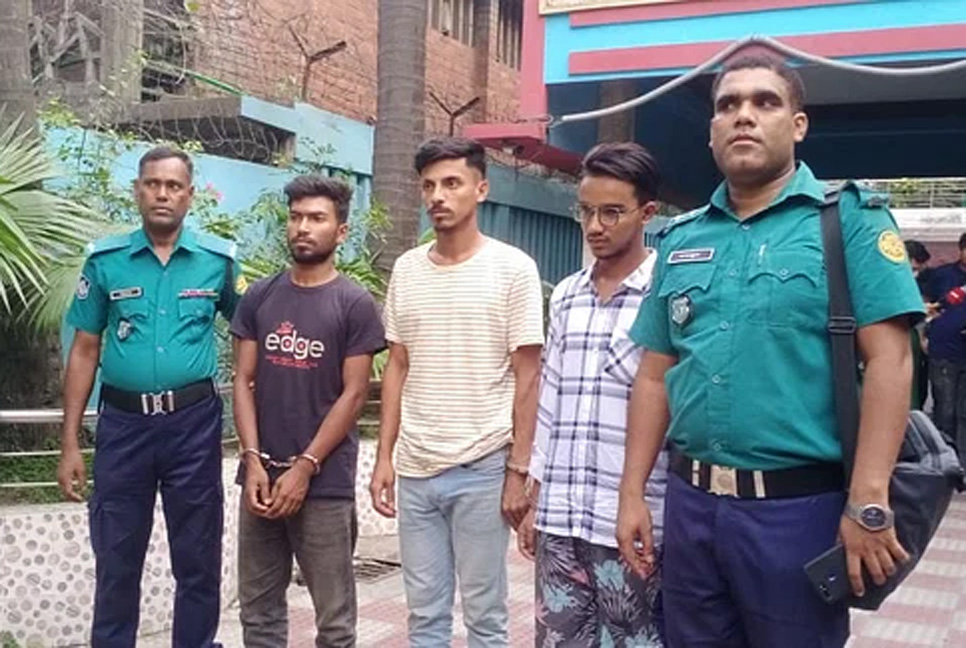 ছিনতাইয়ের শিকার জাপানি নাগরিকের মালামাল উদ্ধারসহ গ্রেফতার ৩

