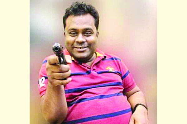 মৎস্যজীবী লীগ নেতার হাতে বিদেশি পিস্তল