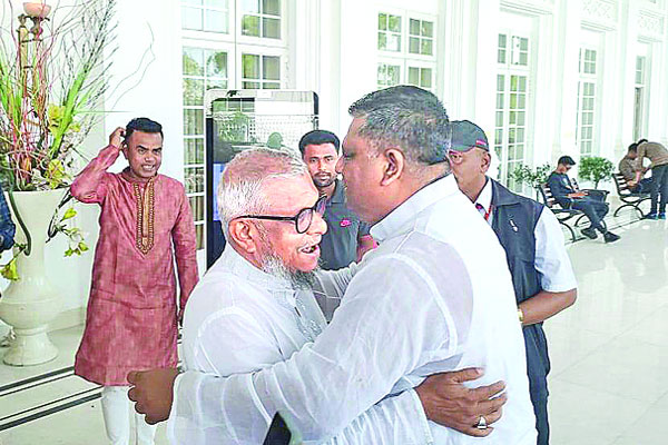 আনোয়ার মাহমুদুল গণসংযোগে ব্যস্ত