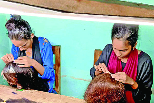 পরচুলা যাচ্ছে বিদেশে