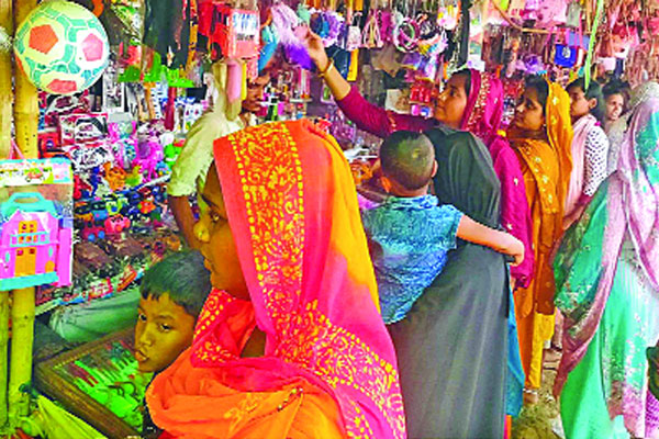 নারীর ঢল বউমেলায়