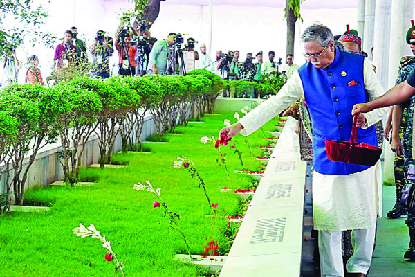 সশস্ত্র বাহিনীর শহীদ ও বঙ্গমাতার প্রতি রাষ্ট্রপতির শ্রদ্ধা