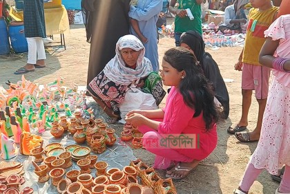 তিতাসের তীরে শত বছরের ঐতিহ্যবাহী বারুণী মেলা