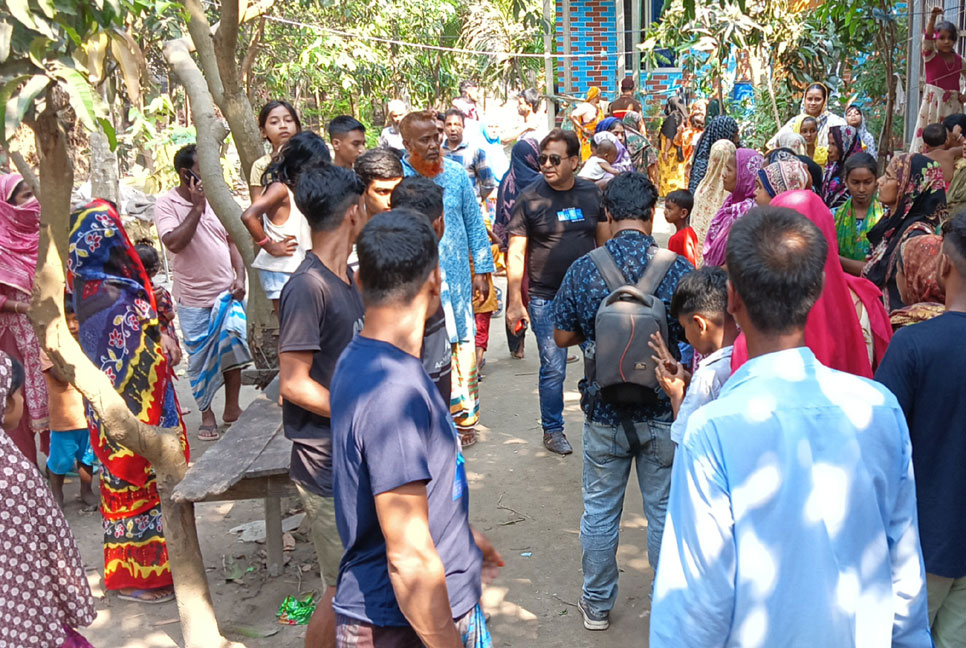 মুন্সীগঞ্জে বাড়িঘরে পাল্টাপাল্টি হামলা, ভাঙচুর ও লুটপাটের অভিযোগ
