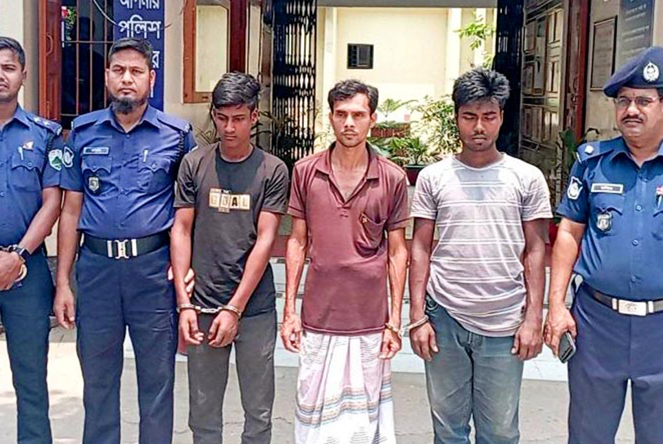 বগুড়ায় খুনের ঘটনায় ৩ জন গ্রেফতার 

