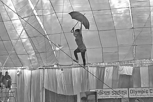 নানা প্রতিকূলতার মধ্যেও টিকে আছে সার্কাস