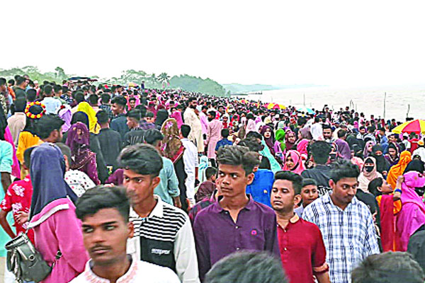 পর্যটকে মুখর বলেশ্বর