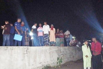 পটুয়াখালীতে ট্রলারডুবি, বরসহ চারজন এখনও নিখোঁজ