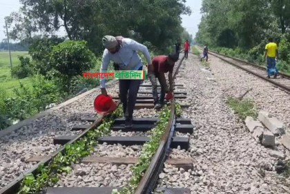 ব্রাহ্মণবাড়িয়ায় আবারও গরমে বেঁকে গেছে রেললাইন, ট্রেন চলাচল বন্ধ

