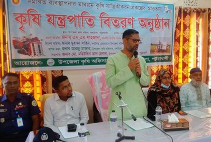 গলাচিপায় কৃষি যন্ত্রপাতি বিতরণ