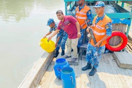 পাথরঘাটায় ২৪ লাখ টাকার রেনু পোনাসহ আটক ৯