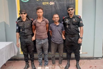 টেকনাফে ২ মাদক কারবারি আটক

