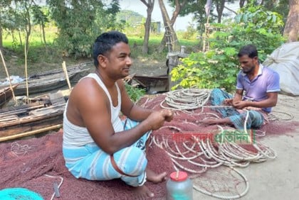 চাঁদপুরের পদ্মা-মেঘনায় ইলিশ আহরণে প্রস্তুতি জেলেদের